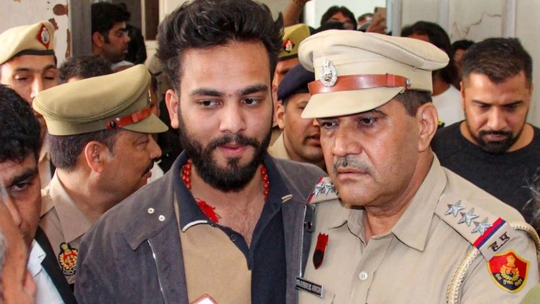 YouTuber Elvish Yadav Loses Cool at Media After ED Interrogation (Watch Video)