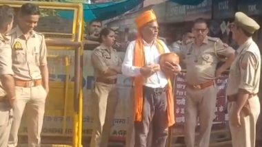 Agra: Hindu Activist Attempts to ‘Purify’ Taj Mahal With Cow Dung and Ganga Water, Stopped by Security (Watch Video)