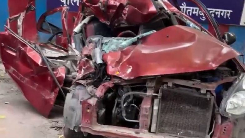 Noida Road Accident: 4 Killed After Speeding Car Collides With Loaded Tractor in Uttar Pradesh, Disturbing Video Shows Damaged Vehicle