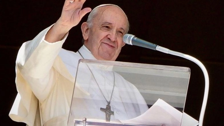 Singapore: Pope Francis to Use Handmade Chairs by Indian-Origin Carpenter