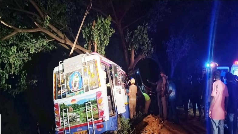 After Tourist Van Hit a Tree in Tamil Nadu’s Ulundurpet, 6 Killed, 16 Injured