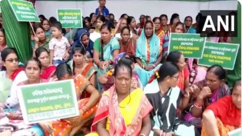 Odisha: BJD Stage Demonstration in Front of Raj Bhawan over Custodial Assault of Army Man's Fiancee