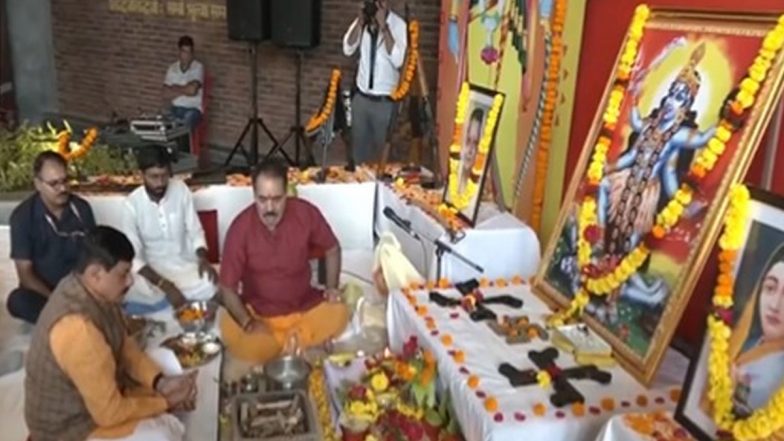 Dussehra 2024: Madhya Pradesh CM Mohan Yadav Performs ‘Shastra Puja’ on Vijayadashami in Bhopal, Minister Kailash Vijayvargiya in Dhar (Watch Video)