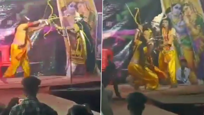 Amroha: Fight Breaks Out Between Actors Playing Lord Ram and Ravan During Ramlila Performance on Vijayadashami in Uttar Pradesh, Video Goes Viral