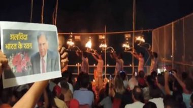 Ratan Tata Dies: Tributes Paid to Veteran Industrialist During Ganga Aarti at Dashashwamedh Ghat in Varanasi (Watch Video)