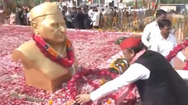 Mulayam Singh Yadav Death Anniversary 2024: Akhilesh Yadav Pays Floral Tribute to Founder of Samajwadi Party; Remembers Ratan Tata After He Passes Away (Watch Videos)