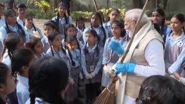 Swachhata Abhiyaan Campaign: PM Narendra Modi Interacts With Students, Emphasises Importance of Cleanliness (Watch Video)