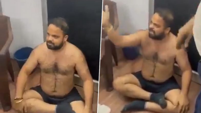 Uttar Pradesh: Businessman Strips, Stages Protest Over Alleged Harassment by Officials at State GST Office in Mohan Nagar, Video Goes Viral