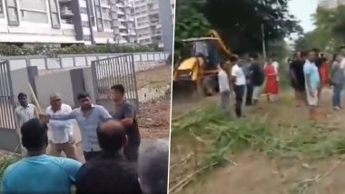 Pune Horror: Builder Assaults Residents With Baseball Bat and Stick, Tries To Run Them Over With JCB in Baner; Shocking Video Surfaces