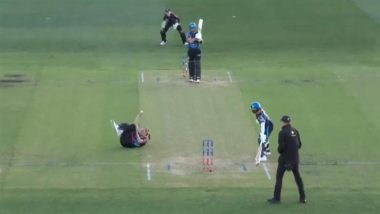 Ellyse Perry Shows Incredible Athleticism To Take A Splendid Return Catch During Sydney Sixers Women vs Adelaide Strikers Women WBBL 2024 Match (Watch Video)