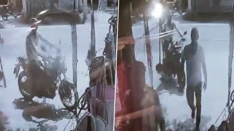 Pratapgarh: Notorious Thieves Caught on Camera Stealing Havells Mixer in Daylight Robbery, Police Responds After Video Goes Viral