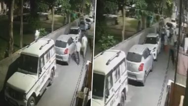 Ghaziabad: Man Jumps Over Wall To Escape Assault, Gets Chased and Beaten in Sanjay Nagar; Disturbing Video Surfaces