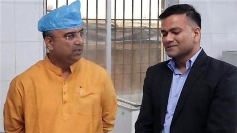 Bihar Health Minister Mangal Pandey Donned Surgical Shoe Cover on His Head During Hospital Inspection, Says RJD Leader Tejashwi Yadav (See Pic)
