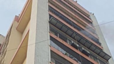 Mumbai Fire: 3 Injured As Blaze Erupts in Riya Palace Building at Lokhandwala Complex in Andheri