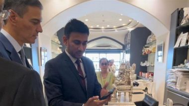 Pedro Sanchez Uses UPI in India: Spanish President Has Firsthand Experience of India’s Digital Payment Transactions As He Purchases Ganesh Statue in Mumbai (See Pics)