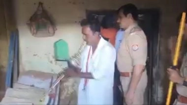 &lsquo;Nagin Ka Inteqam&rsquo; Buzz Creates Panic at Sadarpur Village in UP&rsquo;s Hapur, Team of Snake Charmers Brought To Capture Snake (Watch Video)