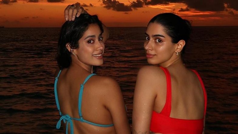 Janhvi Kapoor and Khushi Kapoor Pose in Swimsuits While Enjoying Sunset During Beach Vacay; Check Out Their Breathtaking Photos!