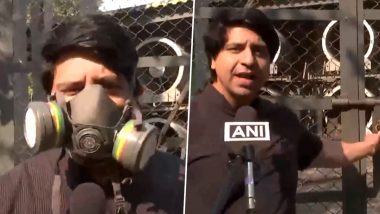 ‘Delhi Has Become Gas Chamber’: Shehzad Poonawalla Wears Gas Mask While Protesting Against AAP Government Over Delhi Air Pollution (Watch Video)