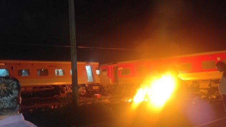 Train Derailment in Chennai: 5 Coaches of Mysore-Darbhanga 12578 Bagmati Express Derail Near Kavarapettai Railway Station in Tamil Nadu; Injuries Suspected (Watch Videos)