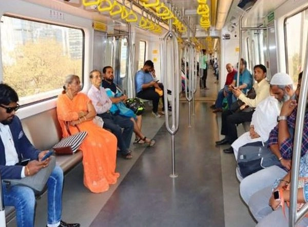 India News | Mumbai Metro Extends Train Services During Navratri; 12 Extra Trips Daily