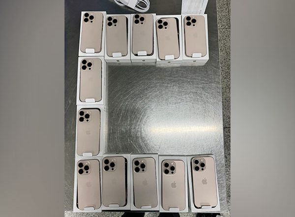 India News | Delhi Custom Seizes 12 IPhone 16 Pro Max from 4 Passengers at IGI Airport