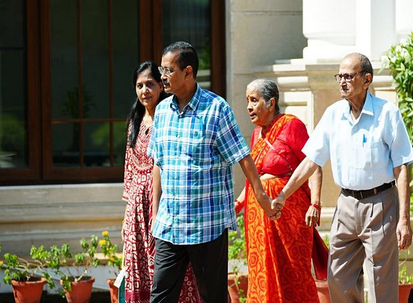 India News | Arvind Kejriwal Vacates Official Residence, Moves to Party MP's Bungalow in Lutyens' Delhi