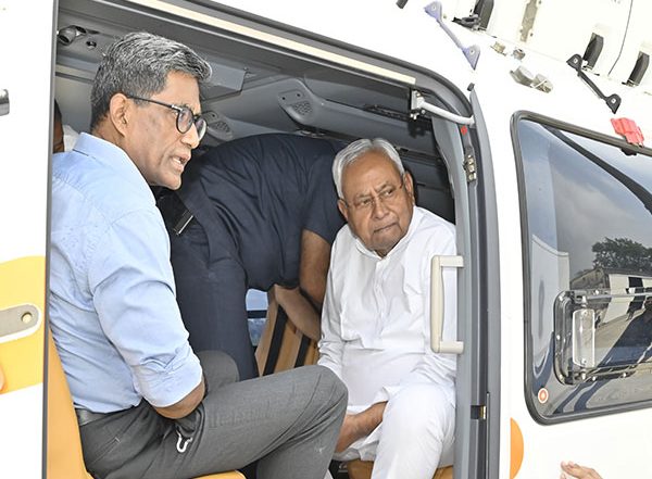 India News | Bihar: Nitish Kumar Transfers Rs 307 Crore in Flood Relief to 4.39 Lakh Families Before Durga Puja