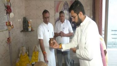 India News | Haryana Assembly Polls: Congress Candidate Aditya Surjewala Offers Prayers Before Casting His Vote from Kaithal Seat