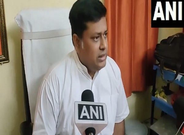 India News | Kultali Minor Girl's Death:  BJP WB President Mazumdar Criticises Mamata Banerjee; Protest Held Outside Morgue