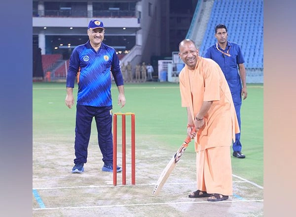 Sports News | CM Yogi All Smiles After Trying His Hand with Bat During All India Advocate Cricket Tournament