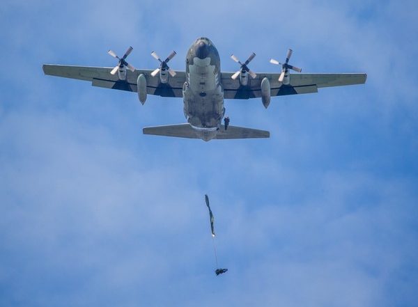 World News | China Sends 27 Military Aircraft, Six Naval Vessels Towards Taiwan