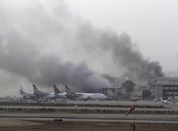 World News | Three Foreign Nationals Killed, 17 Injured in Explosion Near Karachi Airport
