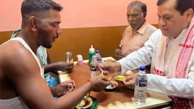 India News | Assam: Sarbananda Sonowal Shares 'Poori Sabji' with Rickshaw and Cart Pullers in Dibrugarh