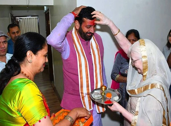 India News | CM Saini Seeks Mother's Blessings After BJP's Win in Haryana