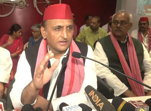 India News | Akhilesh Yadav Slams BJP over Sealing of Jai Prakash Narayan International Centre