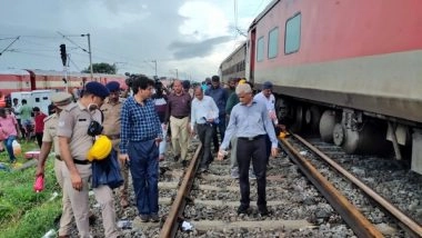 India News | Tamil Nadu: Railway Safety Commissioner Inspects Site of Kavaraipettai Train Accident
