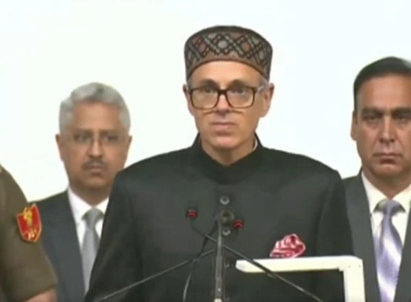 India News | Omar Abdullah Takes Oath as J-K CM, Lays Thrust on Serving People