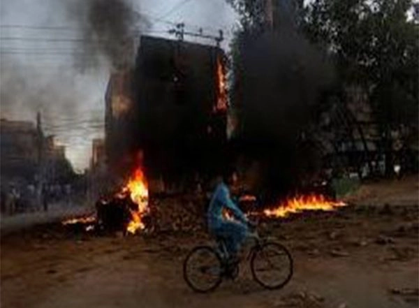 World News | Pakistan: Violent Protests Erupt over Lahore Rape Incident; Properties Damaged, One Official Killed