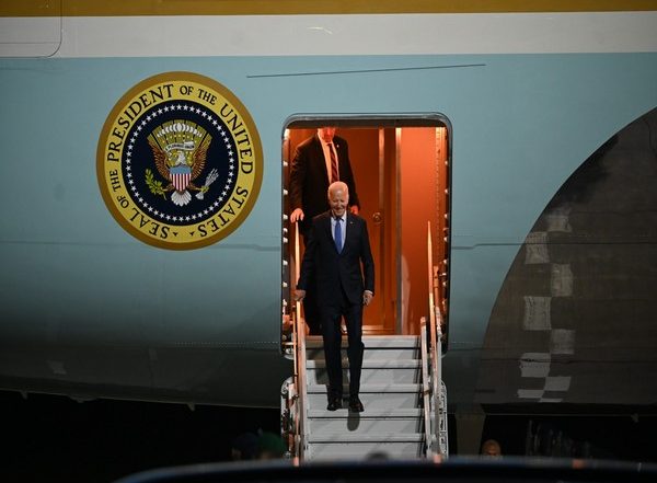 World News | Biden Arrives in Germany to Hold Talks with French President, UK PM on Ukraine, West Asia