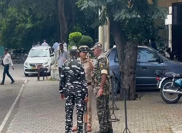 India News | ED Raids Mysuru Urban Development Authority Office in Connection with the Land Allotment Case