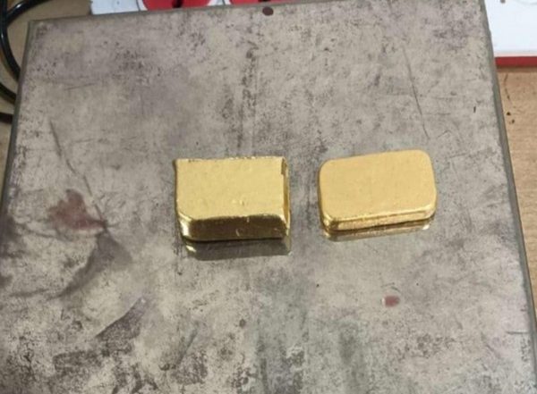 Maharashtra: 2.427 Kg of Gold and Electronic Goods Worth INR 42.14 Lakh Seized at Mumbai Airport in Operation