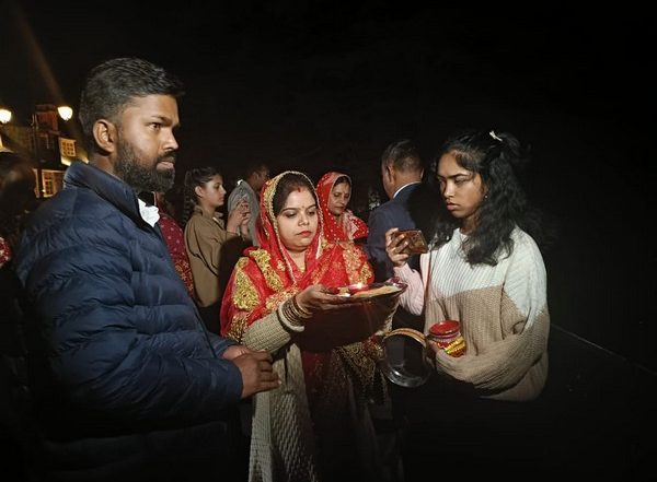India News | Karva Chauth's Gaiety at Ridge Maidan: A Unique Confluence of Tradition, Faith and Modernity