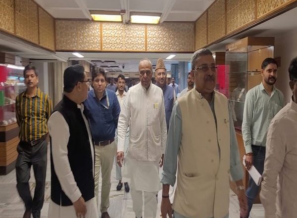 India News | Heated Exchange in JPC Meeting over Waqf Bill: Opposition Accuses Govt's Intention to Necessity of Bill
