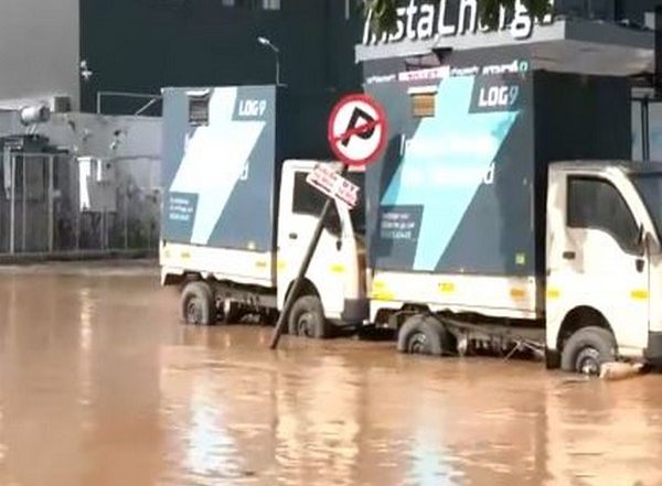 India News | Heavy Rains in Bengaluru, Several Parts of City Witness Waterlogging; Opposition Hits out at Siddaramiah Govt