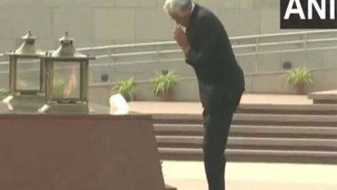 World News | Singapore's Defence Minister Dr. Ng Eng Hen Lays Wreath at National War Memorial