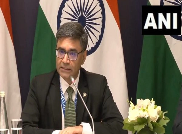 World News | PM Modi Meets Iran President, Expresses Deep Concern over Widening of Conflict in West Asia