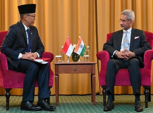 World News | Jaishankar Meets Indonesian Counterpart in Kazan, Discusses Strengthening Strategic Partnership