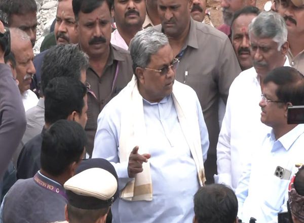 India News | Karnataka CM Siddaramaiah Inspects Site of Building Collapse, Announces Rs 5 Lakh Ex-gratia to Kin of Deceased