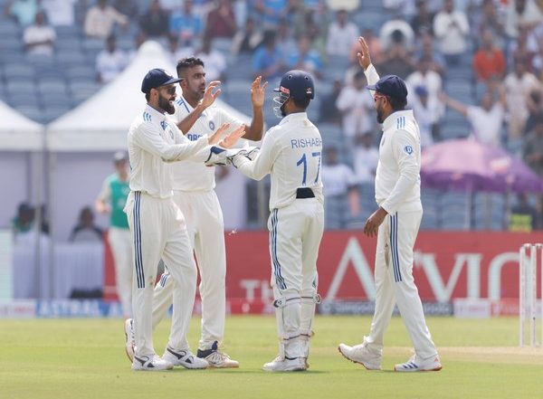 Sports News | Sundar, Ashwin Get Timely Wickets for India as NZ Cross 200-run Mark (Day 1, Tea)
