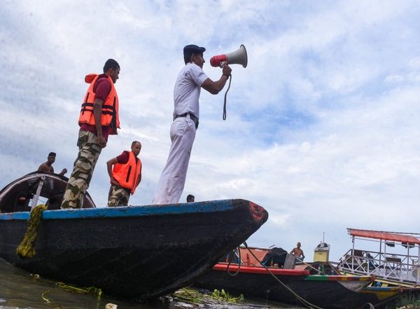 India News | Cyclone Dana: West Bengal Govt Evacuates over 1.6 Lac People, over 83000 People Shifted to Relief Camps